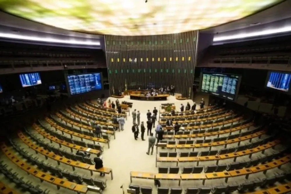 Câmara aprova aumento de 110% no adicional de fronteira para servidores federais