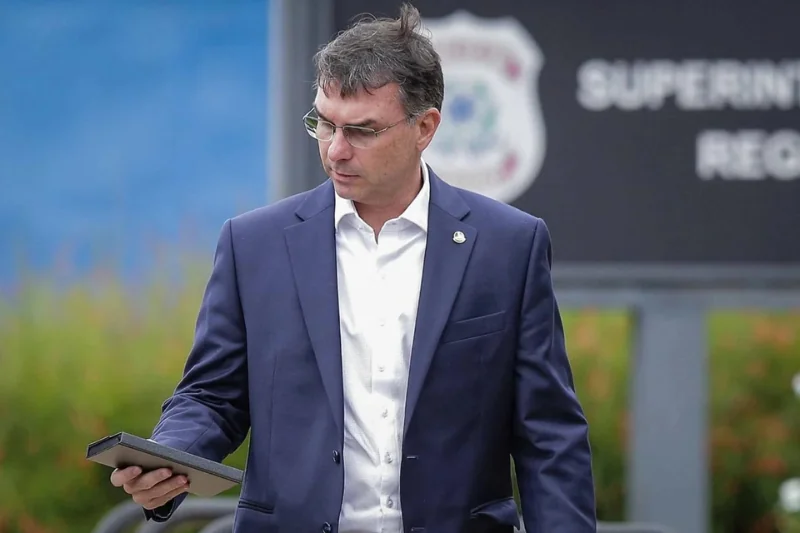 STF nega existência de ordem judicial para busca e apreensão em residência de Flávio Bolsonaro