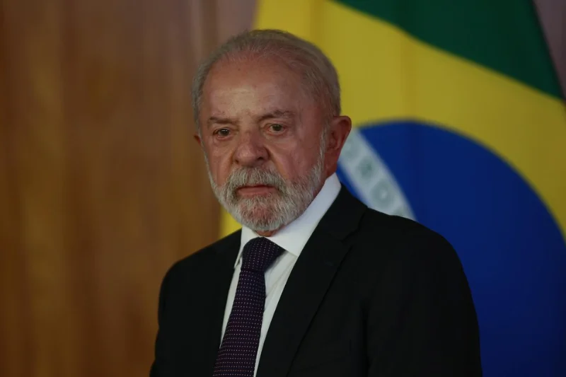 Governo Lula monitora tensões diplomáticas com os Estados Unidos após concessão de vistos a Flávio Bolsonaro