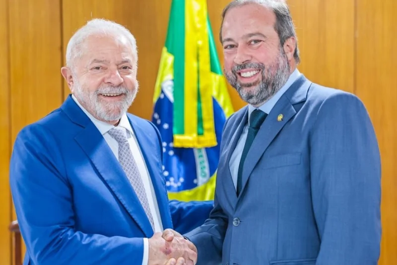 Ex-banqueiro relata repasse de R$ 40 milhões ao ministro Alexandre Silveira à Polícia Federal