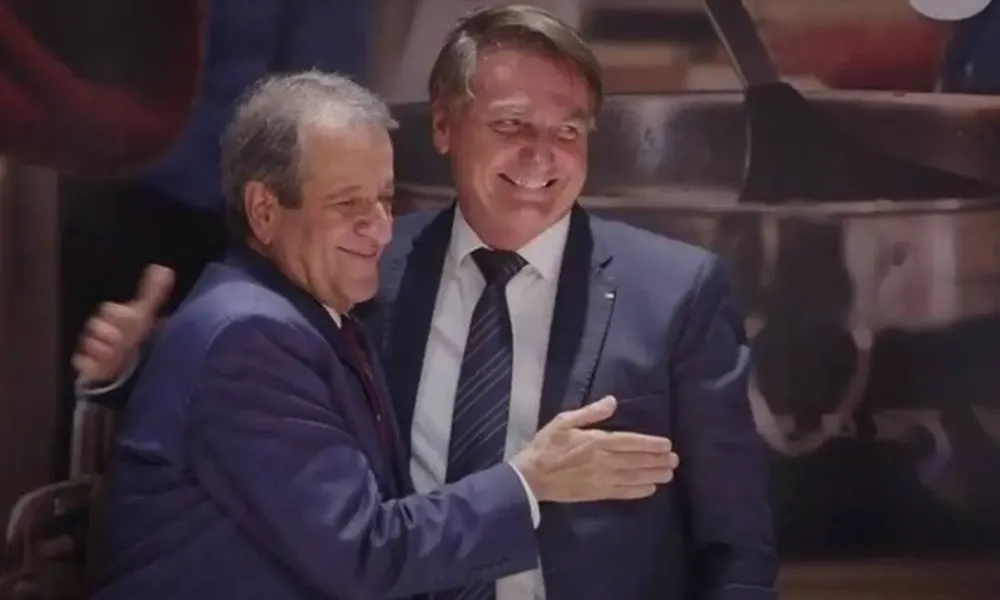 Defesa de Jair Bolsonaro solicita autorização judicial para reunião com Valdemar Costa Neto