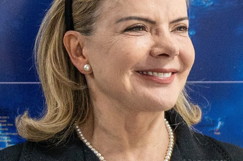 Gleisi Hoffmann é citada como possível substituta no Ministério do Desenvolvimento Social
