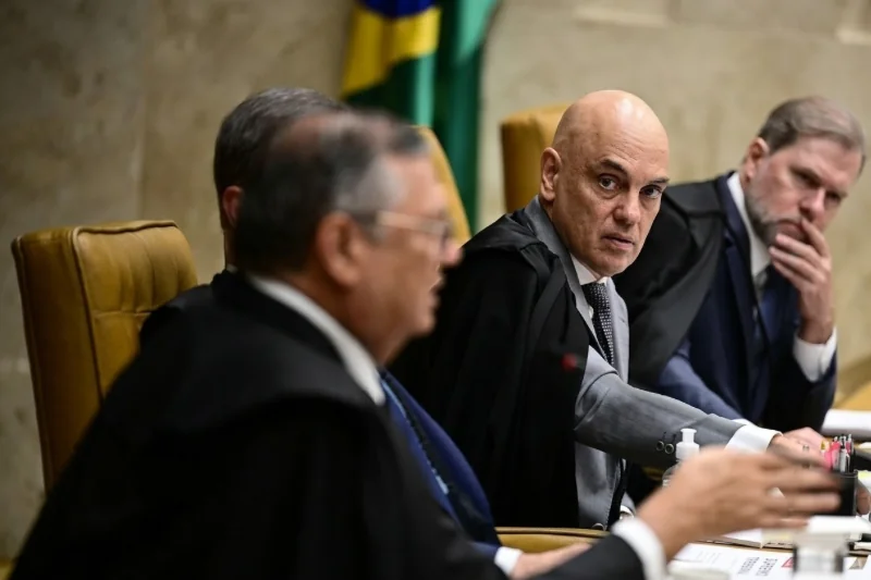 Avaliação de ministros do STF indica baixa probabilidade de alteração em condenação de Jair Bolsonaro