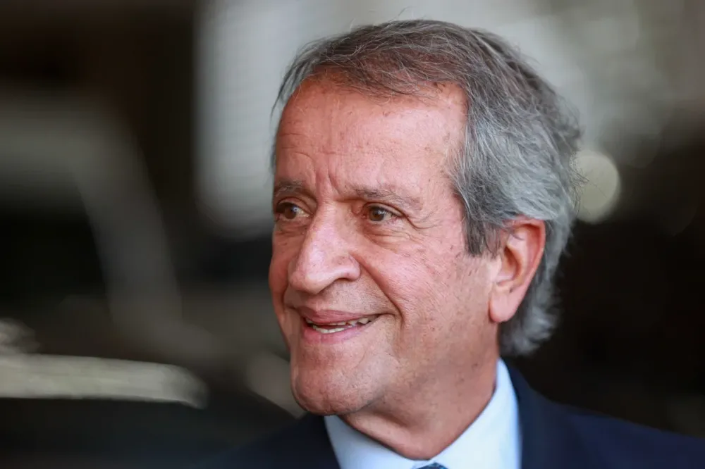 Valdemar Costa Neto afirma que Jair Bolsonaro não tinha conhecimento de plano de Flávio para deixar o país