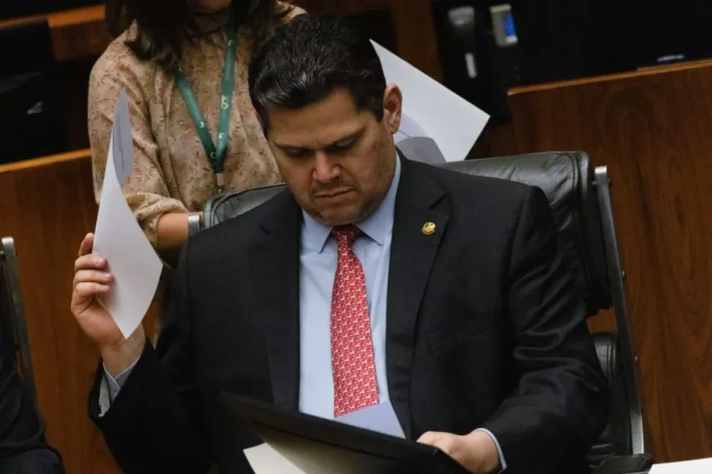 Presidente do Senado discute acordo para anistia ou indulto de Bolsonaro
