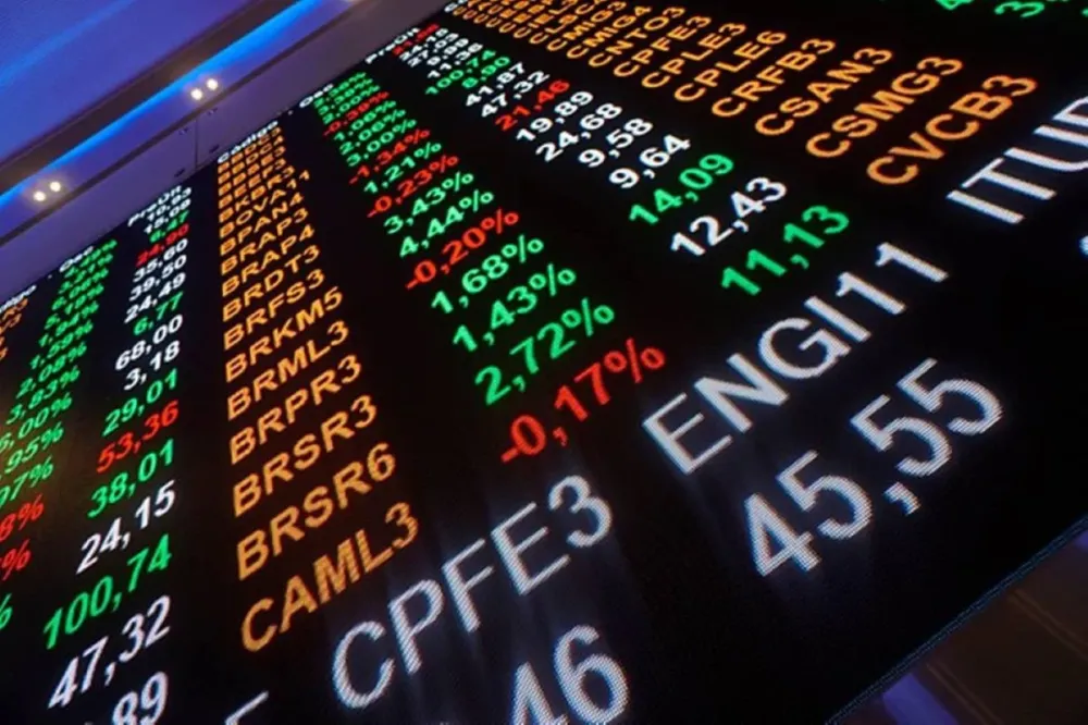 Ibovespa fecha em queda pela quarta vez consecutiva e dólar é cotado a R$ 5,387