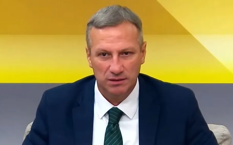 Sanderson afirma que informação de possível prisão motivou saída de Flávio Bolsonaro do Brasil
